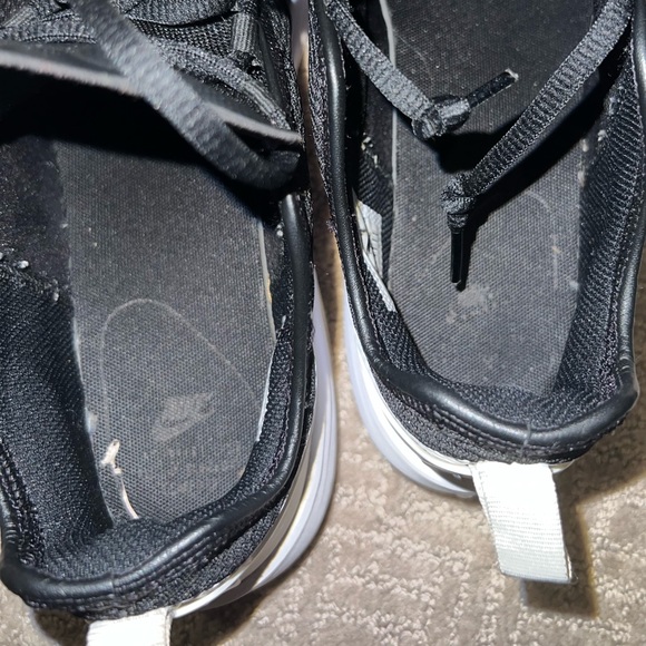 Nike air max motion 2. SIZE 9. Fairly worn. Fabric material.Good exercising shoe - Picture 6 of 9